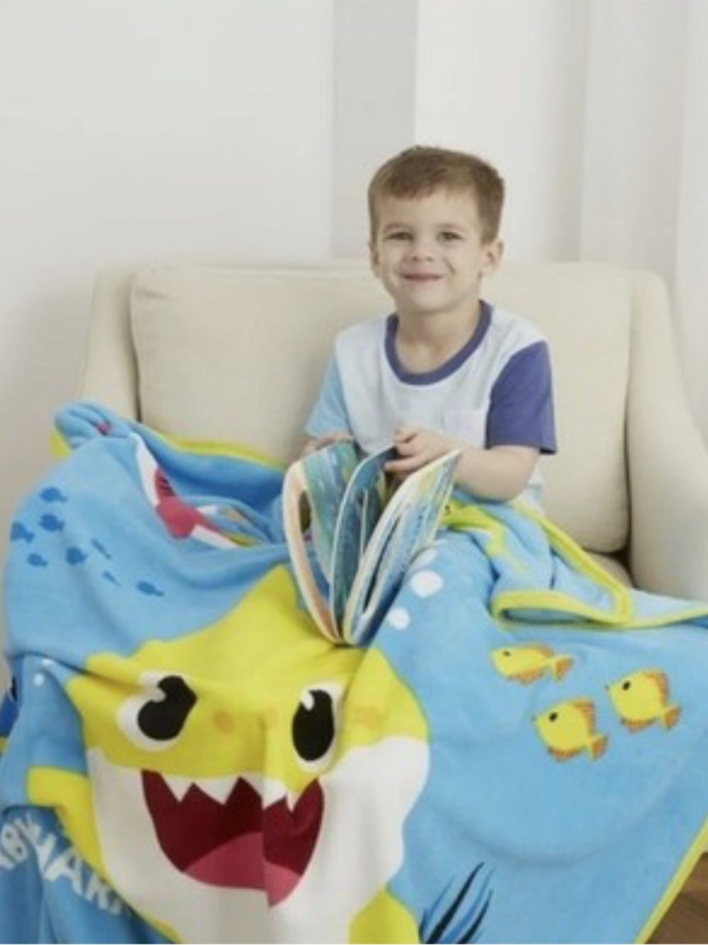 Pinkfong Baby Shark Super Soft Throw Blanket - Picture 2 of 3